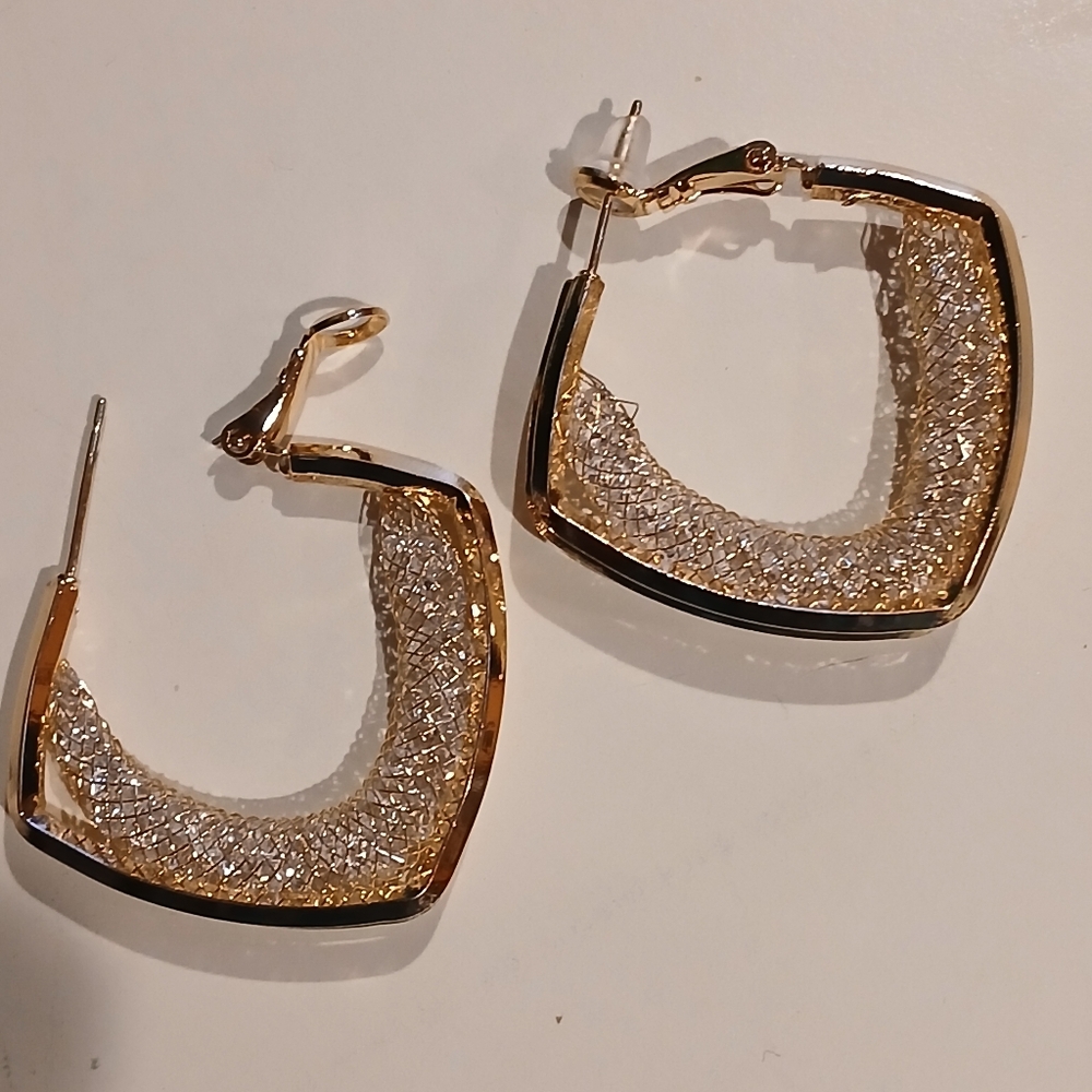✨️Gold Vermeil 4 side Gold Tone Mesh Post Earrings✨️ - Picture 7 of 15